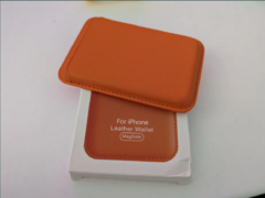 Accesorii iPhone - portofele si incarcatoare MagSafe