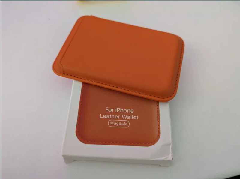 Accesorii iPhone - portofele si incarcatoare MagSafe