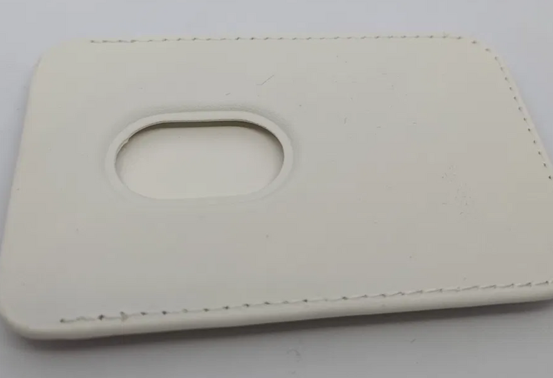 Accesorii iPhone - portofele si incarcatoare MagSafe