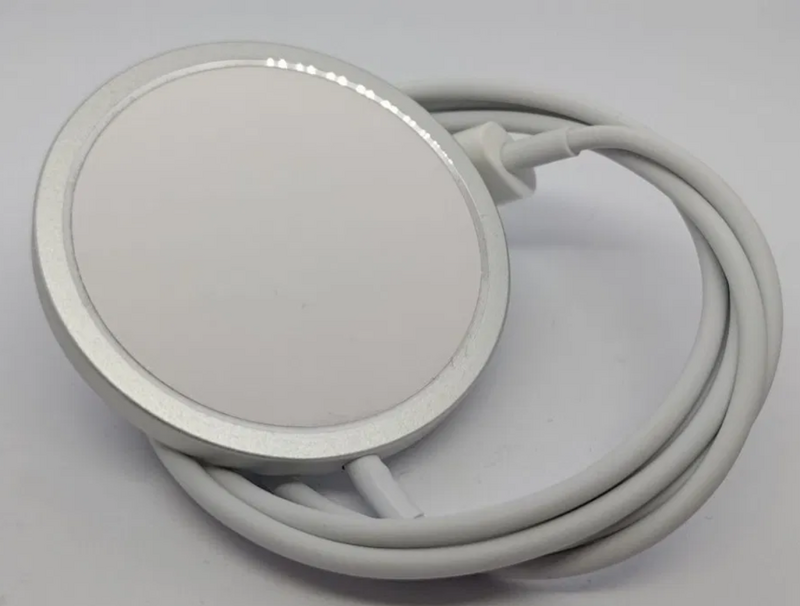Accesorii iPhone - portofele si incarcatoare MagSafe