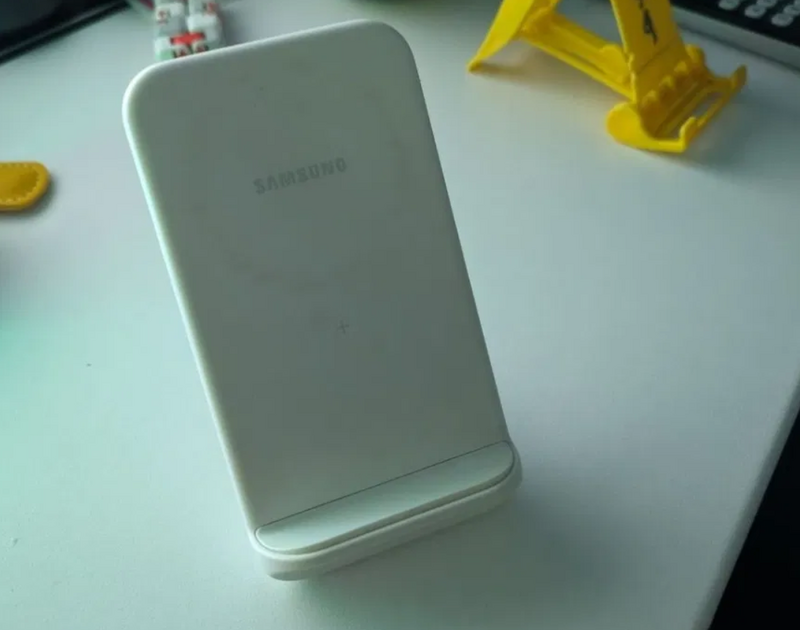 Accesorii iPhone - portofele si incarcatoare MagSafe