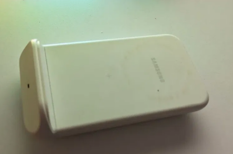 Accesorii iPhone - portofele si incarcatoare MagSafe